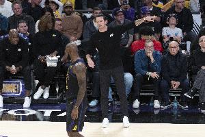火爆NBA湖人vs马刺比赛回放_火爆NBA湖人vs马刺比赛回放在线观看_免费看直播